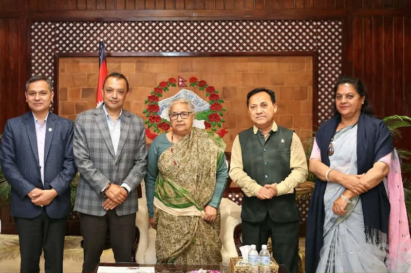 सभापति थापासहित कांग्रेस नेताहरूले गरे प्रधानमन्त्री कार्कीसँग भेट