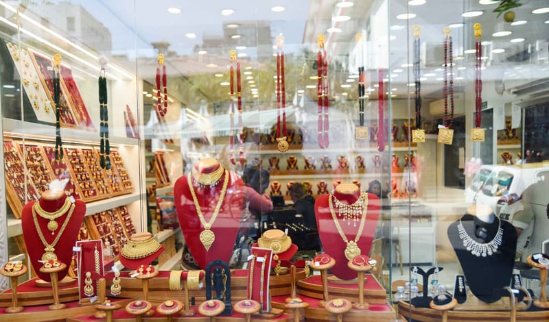 सुनको मूल्य बढ्यो, चाँदीको घट्यो