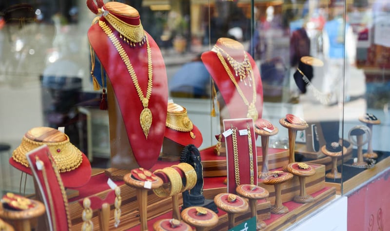 सुनको मूल्य तोलामा २८ सयले घट्यो