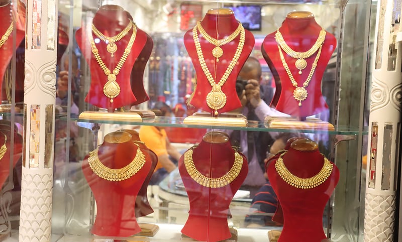 तोलामा ४६ सयले घट्यो सुनको भाउ, चाँदीको कति ?