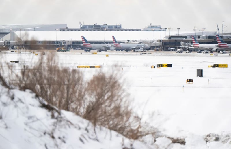 अमेरिकामा दुई फिटसम्म हिमपात, १० हजार उडान रद्द