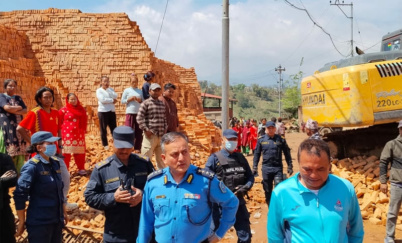 ललितपुरमा इँटाभट्टाको पर्खाल भत्कियो : एकजनाको मृत्यु, चार घाइते