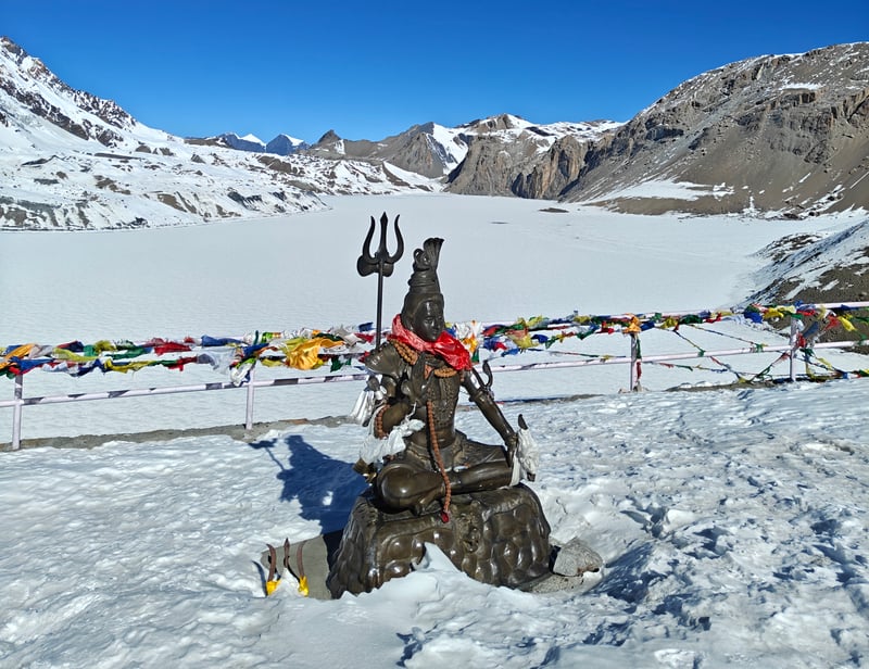 तिलिचो ताल र शिवको मूर्ति