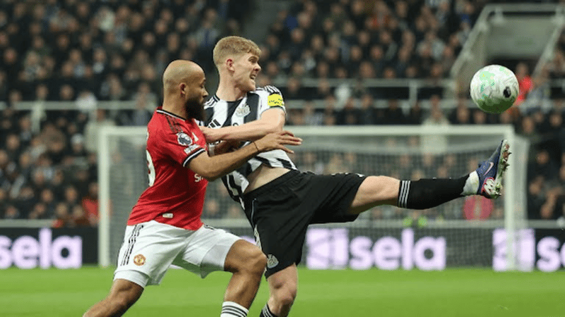 म्यानचेस्टर युनाइटेडको अपराजित यात्रा तोडियो