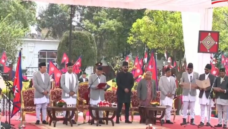 नवनियुक्त मन्त्रीहरूले लिए शपथ