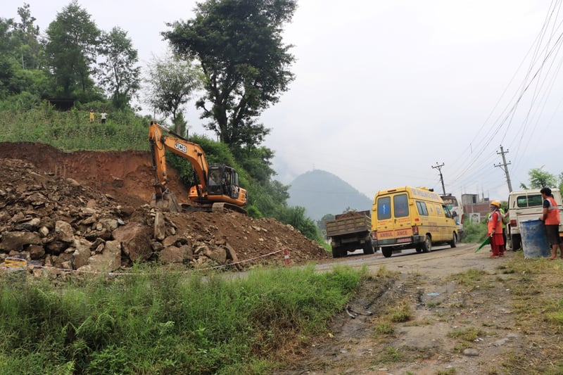 मुग्लिन–मलेखु सडकको काम तीन वर्षमा ३७ प्रतिशतमात्र