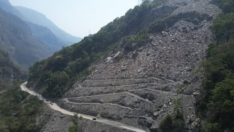 सिरुवारीमा ‘बेञ्चिङ’ बिधिबाट पहिरो रोकथाम