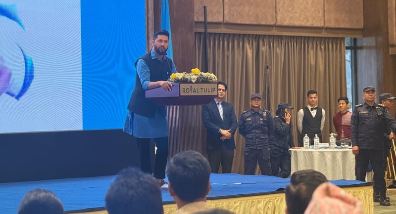 सञ्चारमाध्यममा अभिव्यक्ति दिनुअघि पार्टीपंक्तिसँग सल्लाह गर्न नवनिर्वाचित सांसदलाई लामिछानेको निर्देशन