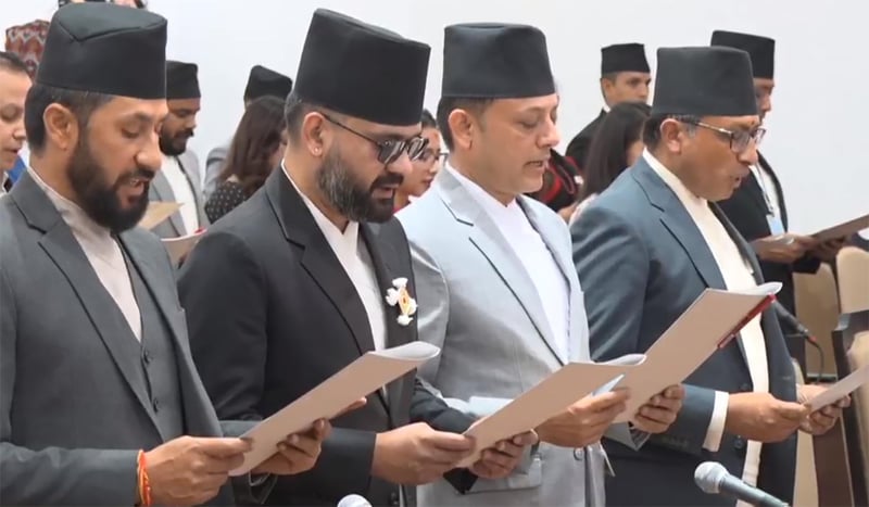 नवनिर्वाचित सांसदले लिएको शपथमा के लेखिएको छ ?