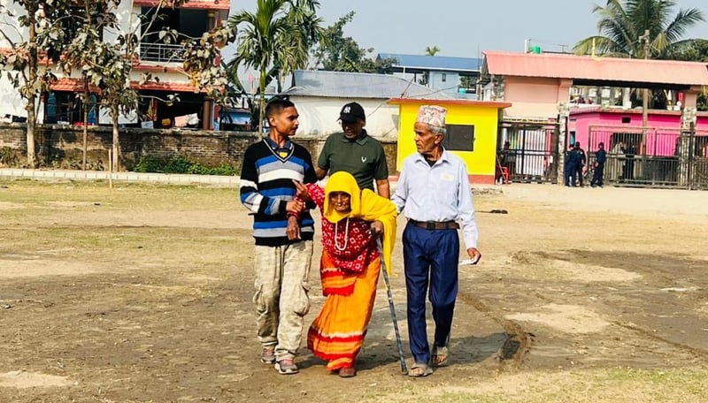 मेचीनगरमा १०४ वर्षीया वृद्धाद्वारा मतदान