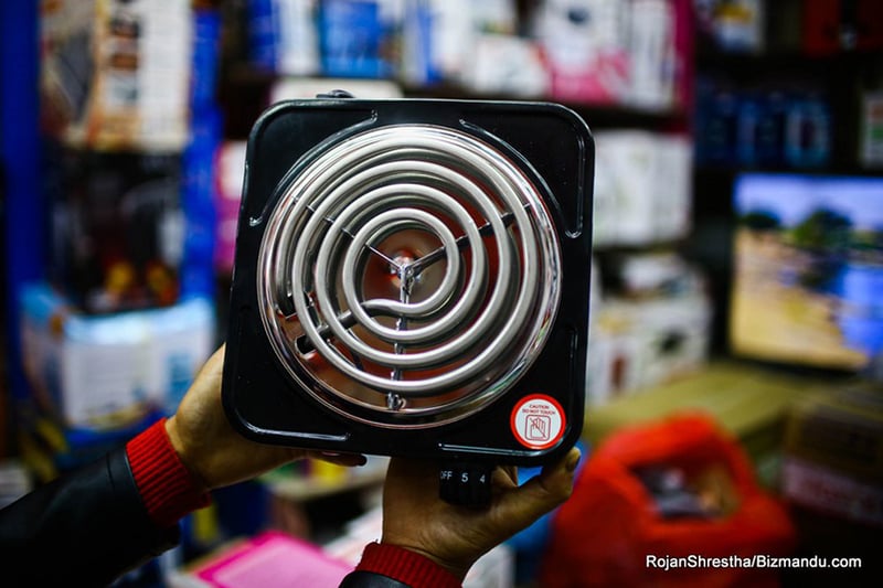 बजारमा इन्फारेड चुलोको माग ह्वात्तै बढ्यो, एकै महिनामा भित्रियो १९ हजार थान