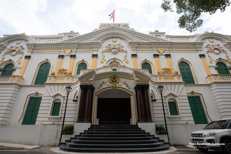 राष्ट्र बैंकका हाकिमहरु घुमेको घुमै, डेपुटी गभर्नरको दौडले नियमित काम पनि हुन छाड्यो