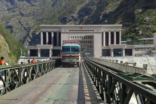 चिनियाँ नयाँ वर्षका कारण केरुङ नाकाबाट बुधबारदेखि आयात रोकिने, कहिले आउँला कन्टेनर?