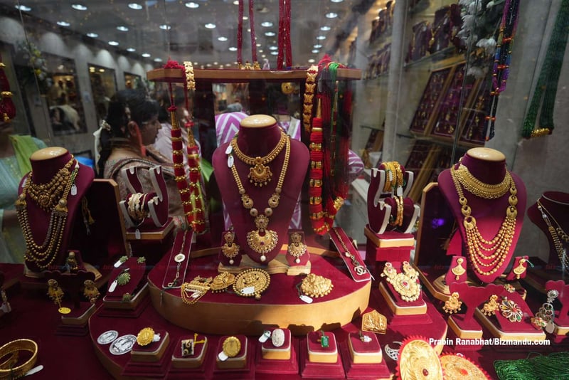 सुनको मूल्य तोलामा ४ हजार ६ सय घट्यो, चाँदी पनि १५० रुपैयाँ सस्तियो