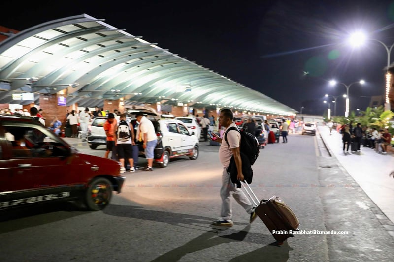 त्रिभुवन विमानस्थलबाट तीन सातामा डेढ लाख यात्रु भित्रिए, ‘चुनावले ९० प्रतिशत टिकट बुकिङ’