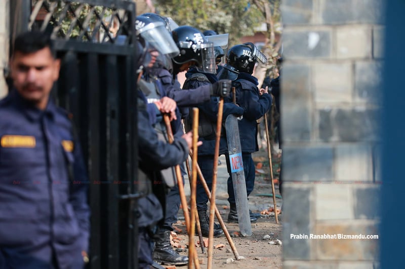 ओली र लेखक पक्राउ : काठमाडौं उपत्यकामा बढाइयो सुरक्षा सतर्कता, चोक चोकमा प्रहरी तैनाथ