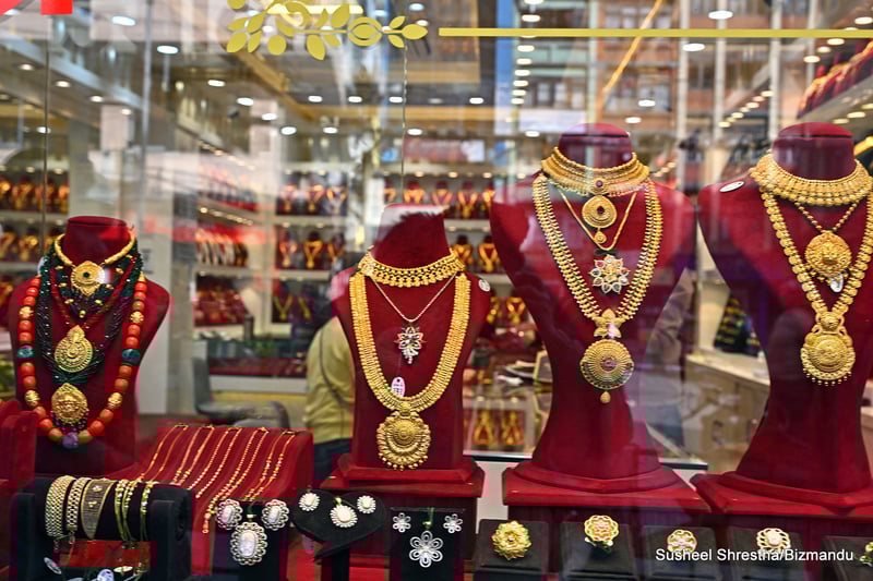 सुनको मूल्य बढ्दै फेरि तोलाको ३ लाख नाघ्यो, चाँदी ३ सय रुपैयाँ महँगियो