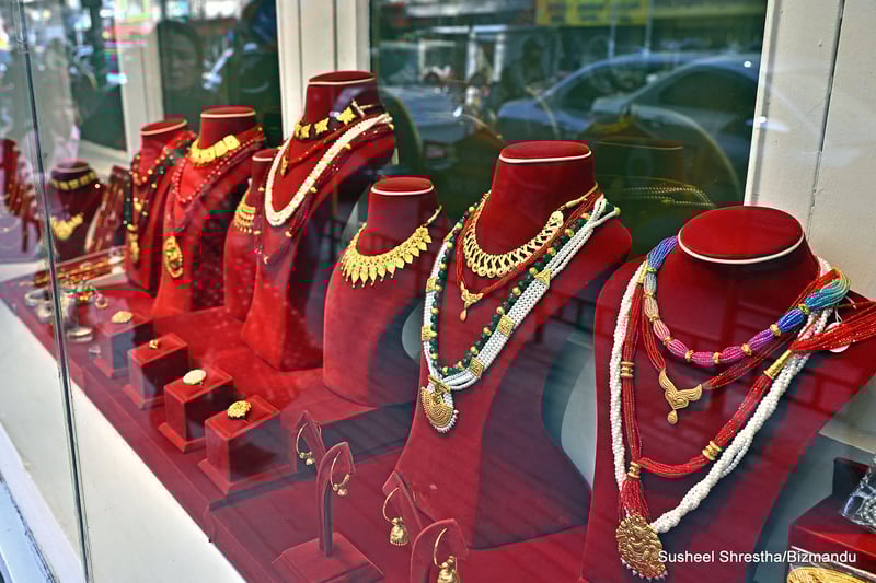 सुनचाँदीको मूल्यमा गिरावट, हिजोभन्दा सुन २२०० र चाँदी ७५ रुपैयाँ सस्तो