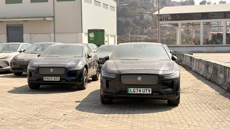 विदेशी नम्बर प्लेटमा भित्रिएको ज्यागुअर गाडीको जाँचपास रोकियो, भन्सारले थाल्यो छानबिन