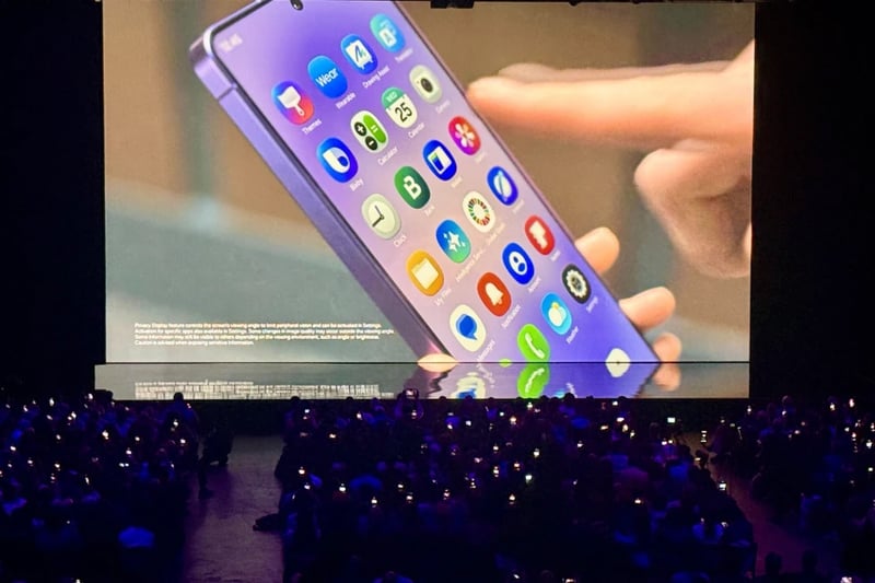 सामसङको ग्यालेक्सी एस२६ सार्वजनिक, अर्काको स्क्रिन चिहाउनेलाई छेक्ने ‘प्राइभेसी डिस्प्ले’