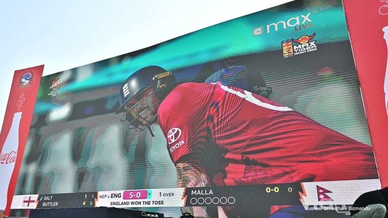 मुम्बईमा नेपाल र इंग्ल्याण्ड भिडिरहँदा तीनकुनेमा क्रिकेट समर्थकको क्रेज (तस्विरहरु)