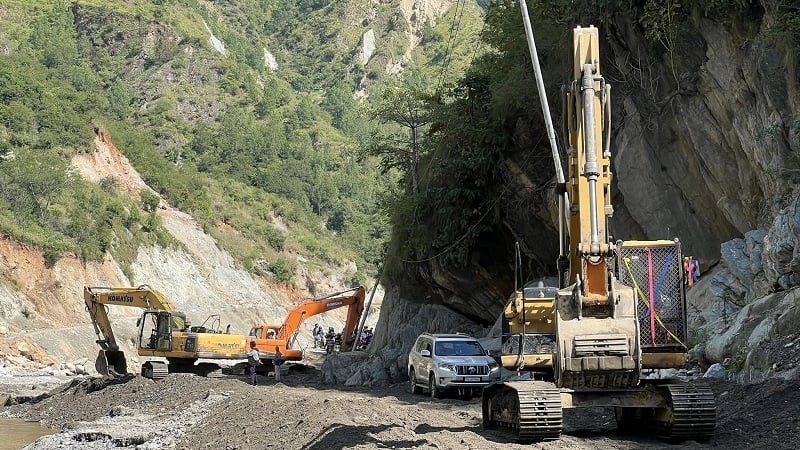 वर्षायाममा पुनर्निर्मित बिपी राजमार्गबाटै यातायात संचालन गर्ने सरकारको तयारी