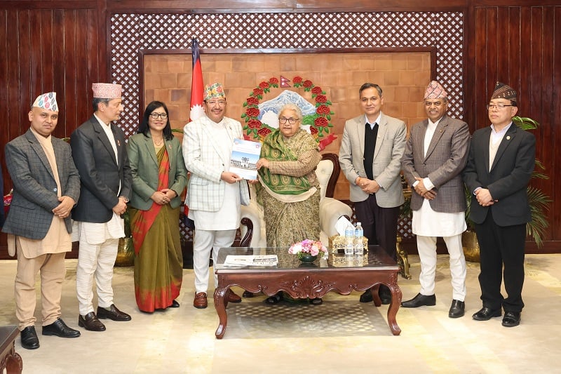 निर्वाचन निष्पक्षरुपमा सम्पन्न गरेको सम्मानस्वरुप आयोगको टोलीलाई प्रधानमन्त्रीको चियापान