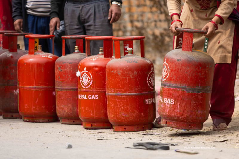 आधा सिलिण्डर एलपी ग्यास बिक्री गर्ने निगमको निर्णय कार्यान्वयनमा, कति पर्छ मूल्य?