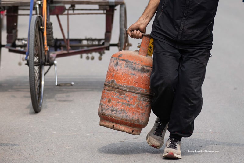 ग्यास र इन्धनको कृत्रिम अभावमाथि महानगरको निगरानी, उजुरीका लागि हटलाइन