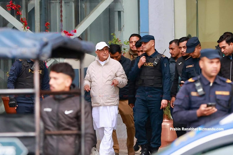 ओली र लेखकलाई आज जिल्ला अदालतमा हाजिर गराइँदै, सर्वोच्चमा बन्दीप्रत्यक्षीकरण रिट