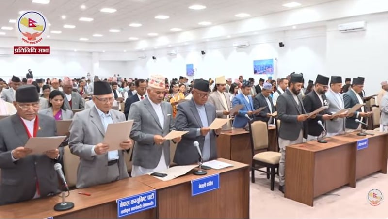 प्रतिनिधि सभाका नवनिर्वाचित २७४ सांसदले लिए शपथ, ६१ जनाले मातृभाषामा