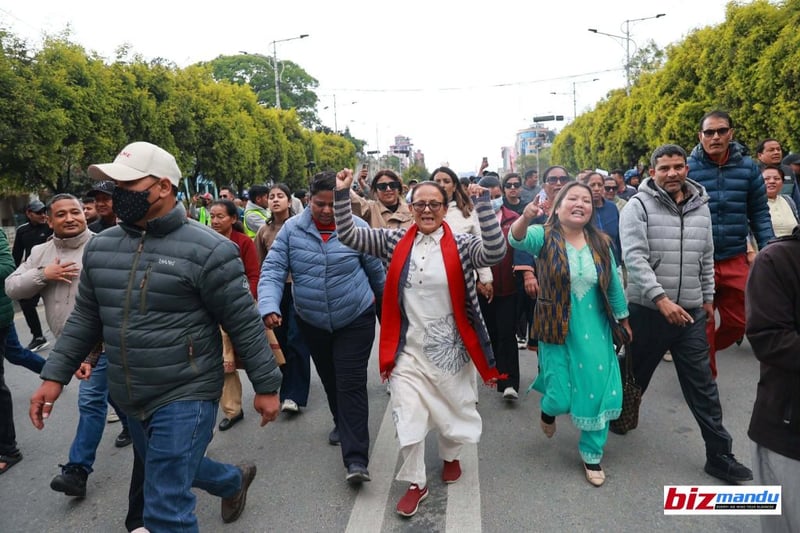 अध्यक्ष ओली पक्राउको विरोधमा माइतीघरमा एमाले कार्यकर्ताको विरोध प्रदर्शन (तस्बिरहरु)