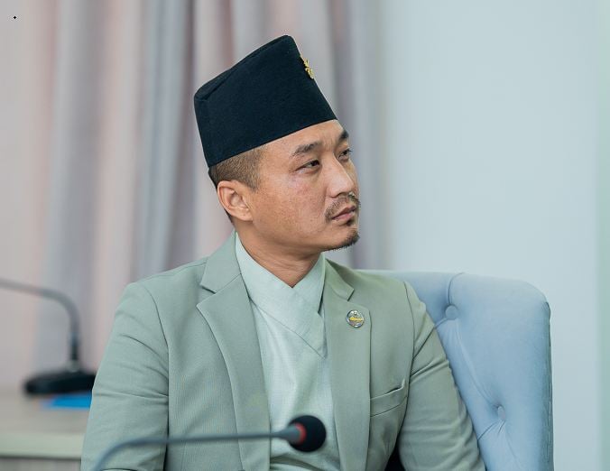 विवादमा तानिएपछि सुधन गुरुङ राजीनामा गर्न तयार, प्रधानमन्त्री र प्रमुख सल्लाहकारसँग छलफलमा