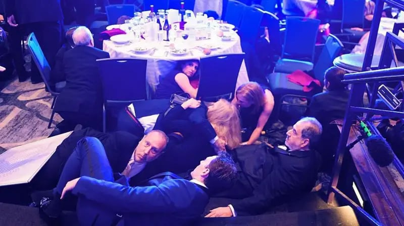 पत्रकारहरुसँग डिनर पार्टीमा थिए डोनाल्ड ट्रम्प, कार्यक्रममा गोली चलाउने व्यक्ति पक्राउ