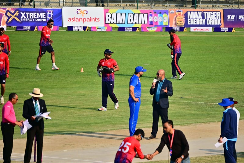 यूएईविरुद्ध टस जितेर फिल्डिङ गर्दै नेपाल, सन्तोष यादवको राष्ट्रिय टोलीमा डेब्यु