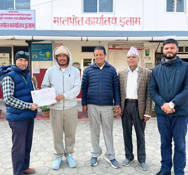 निर्देशक निश्चल बस्नेतद्वारा साखेजुङ स्वास्थ्य उपकेन्द्रका लागि ३ रोपनीभन्दा बढी जग्गा दान