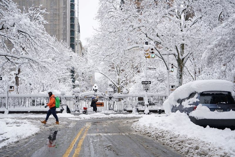 अमेरिकामा हिमपातले जनजीवन अस्तव्यस्त, ६ लाख घरमा विद्युत अवरुद्ध