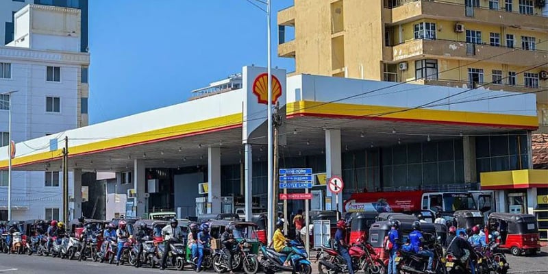 श्रीलङ्कामा इन्धन सङ्कट, सरकारी कार्यालय बुधबार बन्द रहने