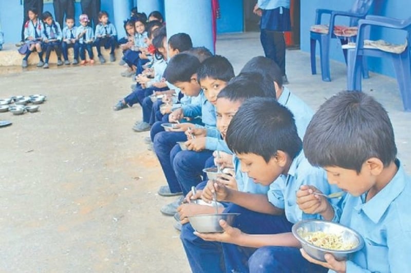 विद्यार्थीलाई ३० रुपैयाँमा खाना