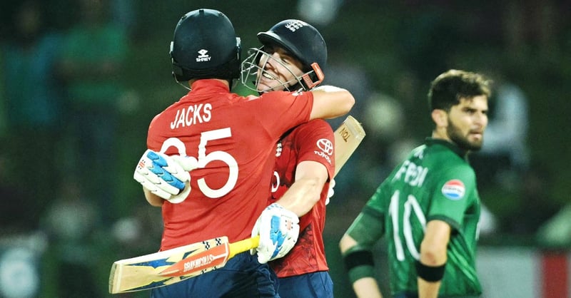 पाकिस्तानलाई पराजित गदै इङल्याण्ड टी-२० विश्वकपको सेमिफाइनलमा