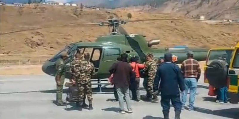 जुम्लामा स्वास्थ्य जटिलता देखिएकी सुत्केरी महिला हेलिकोप्टरबाट उद्धार