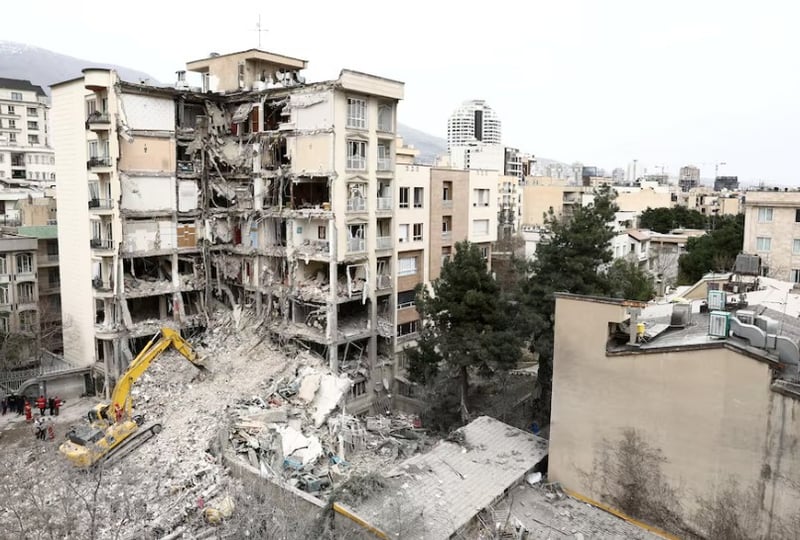 इजरायल र इरानद्वारा एकअर्कामाथि हवाई हमला, वार्ताको प्रस्ताव इरानद्वारा अस्वीकार