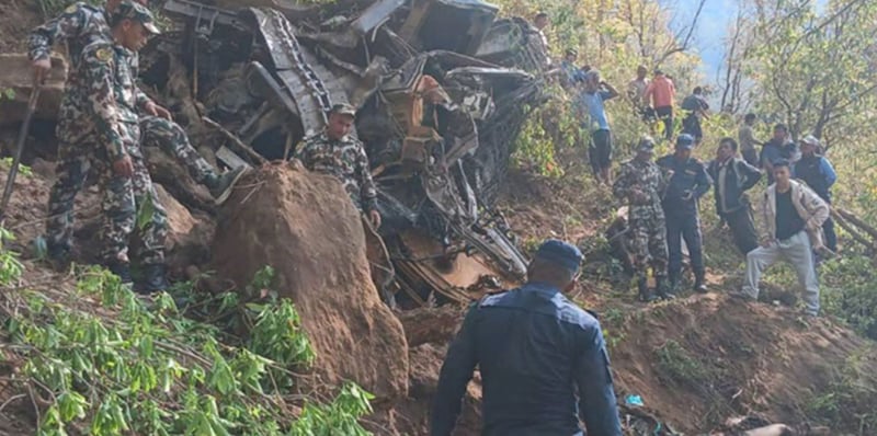 पहिरोमा पुरिएर एक जनाको मृत्यु, स्काभेटर चालक बेपत्ता