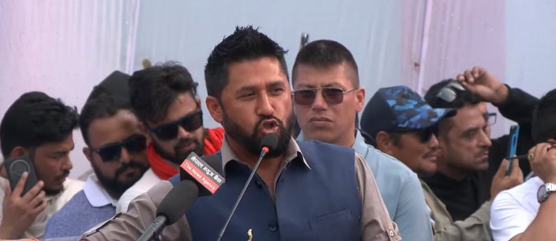 रवि भन्छन्- सिंहदरवार जलाउने र बालबालिकालाई गोली ठोक्ने एउटै हुन्