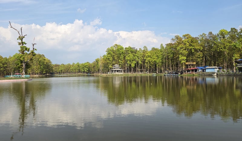 पर्यटकको रोजाइमा रास ताल