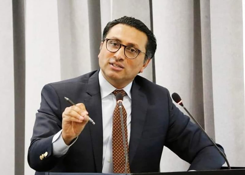 रास्वपाको वाचापत्र लेख्दै डा. स्वर्णिम वाग्लेसहितको टीम, फागुनको पहिलो साता सार्वजनिक गरिने