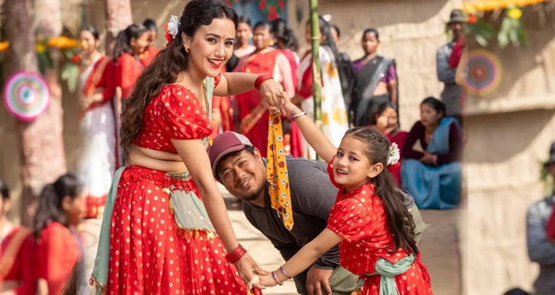 ‘लालीबजार’को ‘मायालाई के दिउँ म बैना’