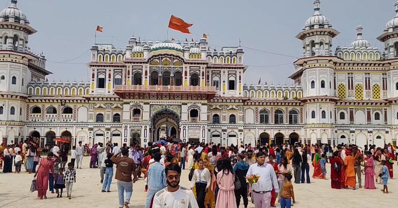 नयाँ वर्षमा जनकपुरधाममा श्रद्धालु भक्तजनहरूको उल्लेखनीय भीड