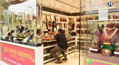 Gold price drops by Rs 2,800 per tola