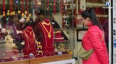 Gold price drops by Rs 2,000 per tola